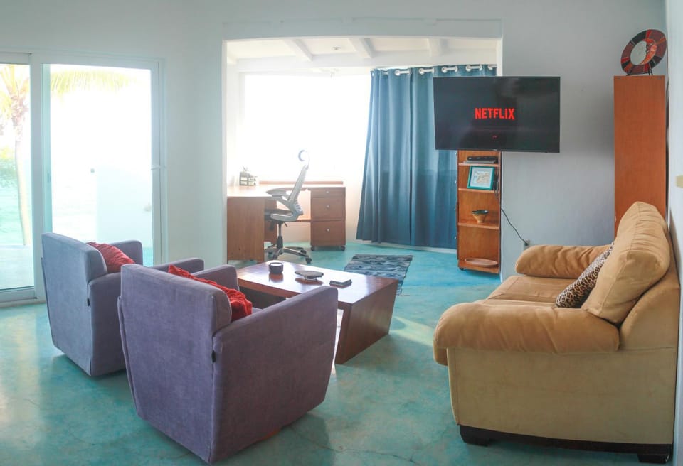 Communal lounge/ TV room, TV and multimedia, Living room, Seating area, Evening entertainment