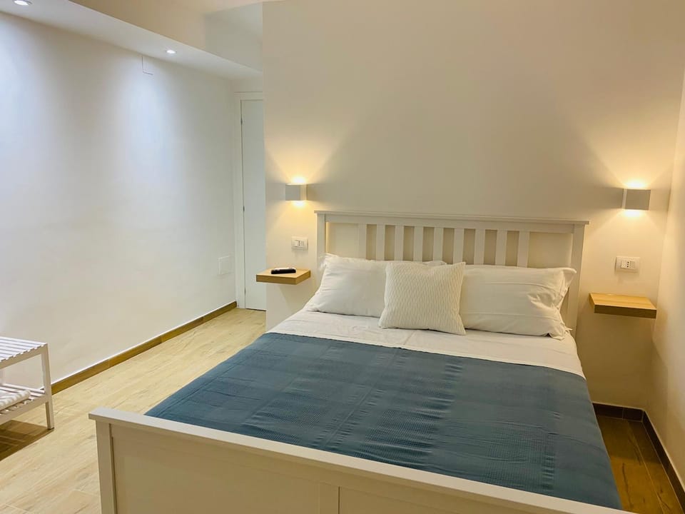 Bed, People, Breakfast