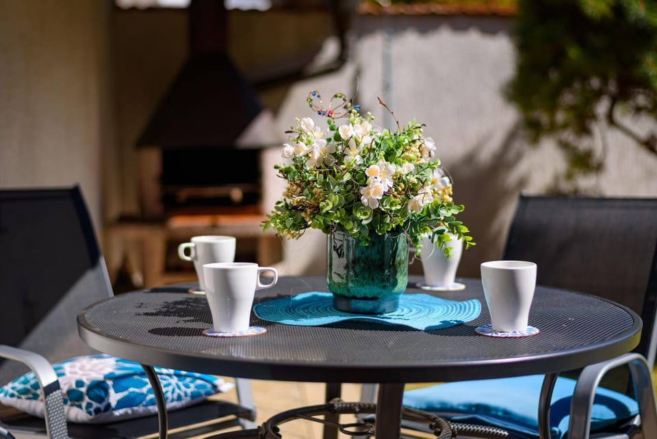 BBQ facilities, Garden, Seating area