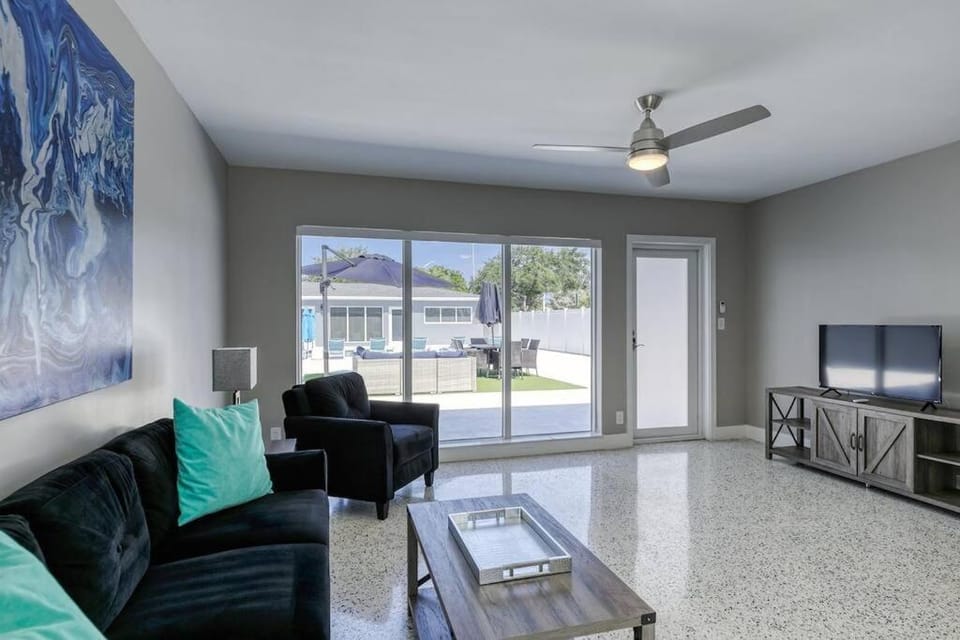 Sunshine Manor 2017-1 Apartment in Wilton Manors