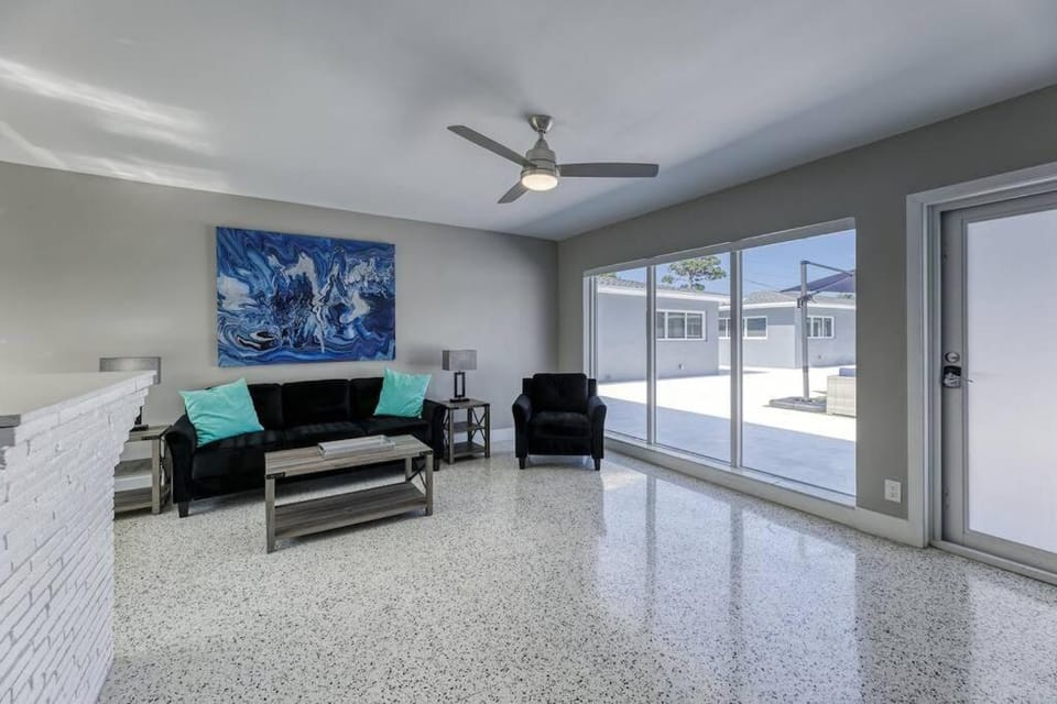 Sunshine Manor 2017-1 Apartment in Wilton Manors