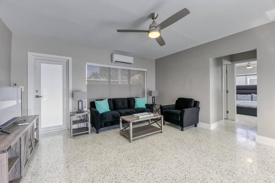 Sunshine Manors 2017-3 Apartment in Wilton Manors