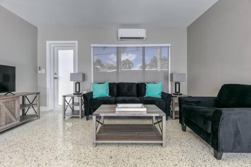 Sunshine Manors 2017-3 Apartment in Wilton Manors