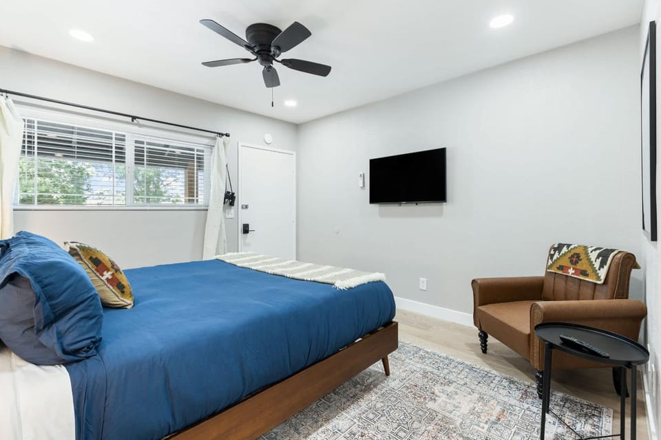 The Charlotte Sequoia Motel R2 House in Three Rivers
