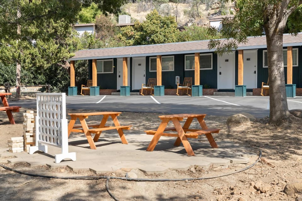 The Moro | Sequoia Motel RM3 House in Three Rivers
