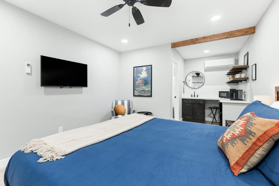 The Heather Sequoia Motel RM 4 House in Three Rivers