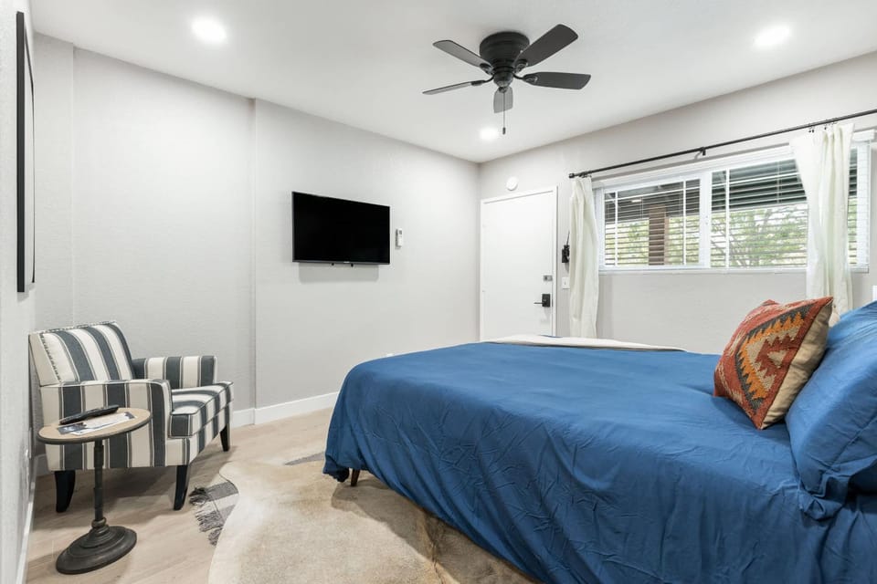 The Rae | Sequoia Motel RM 5 House in Three Rivers