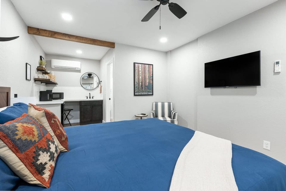 The Rae | Sequoia Motel RM 5 House in Three Rivers