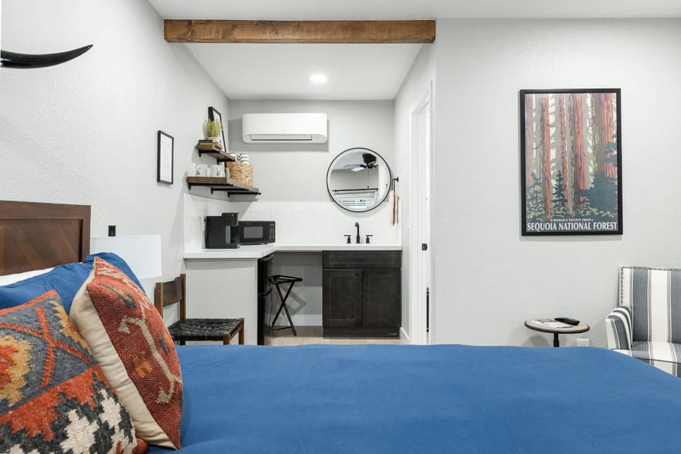 The Rae | Sequoia Motel RM 5 House in Three Rivers
