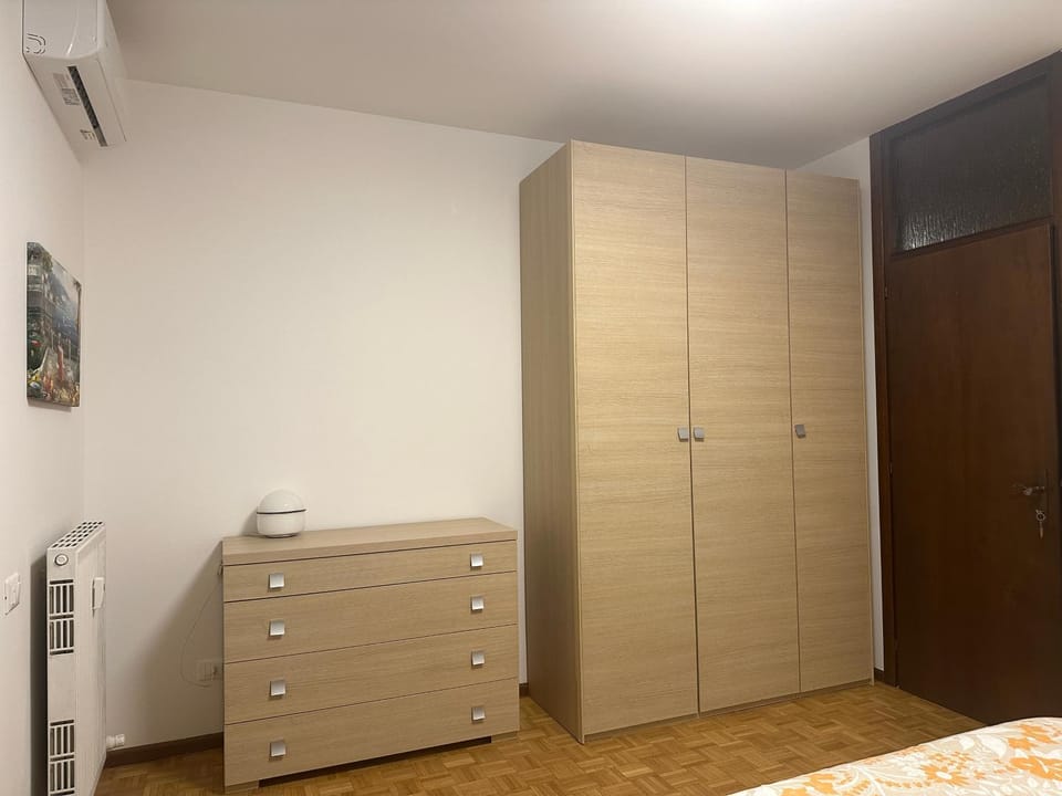 Bed, Photo of the whole room, Bedroom, wardrobe