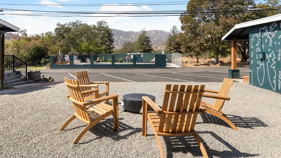 The Whitney- Sequoia Motel RM7 House in Three Rivers