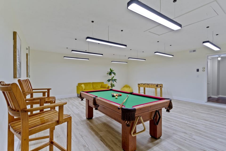 Billiard, Game Room