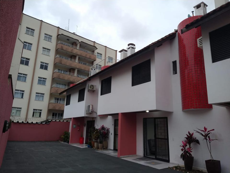 Triplex White em Caiobá-Matinhos-Pr a 200 mt do mar Apartment in State of Paraná