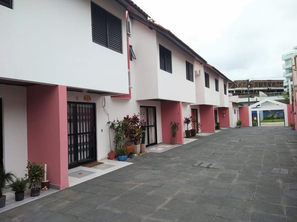 Triplex White em Caiobá-Matinhos-Pr a 200 mt do mar Apartment in State of Paraná