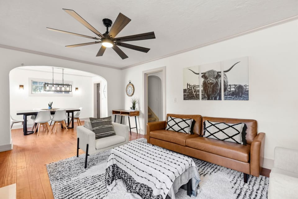 Timeless Historic Home near Downtown with HOT TUB House in Vancouver