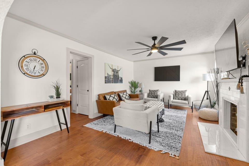 Timeless Historic Home near Downtown with HOT TUB House in Vancouver