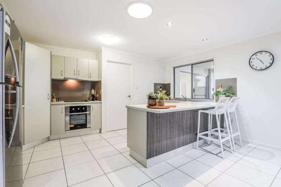 Kitchen or kitchenette, oven, stove