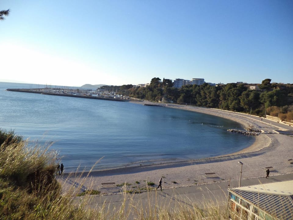 Activities, Children play ground, Nightclub / DJ, Beach, Hiking, Diving, Evening entertainment