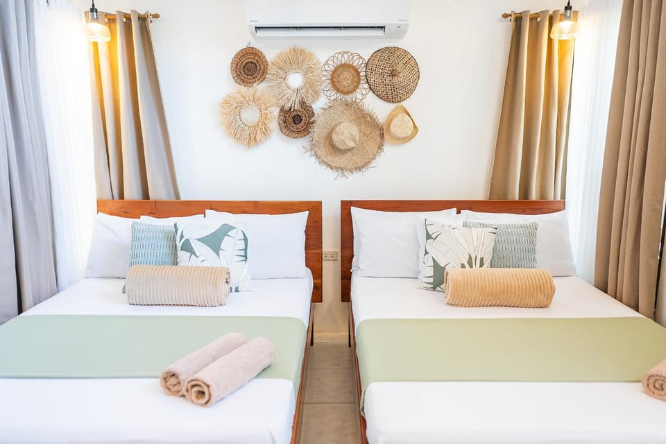 Bedroom, towels