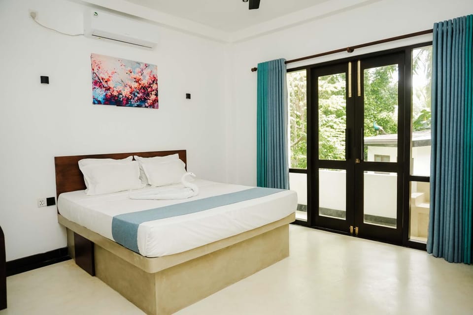 Bed, Photo of the whole room, Bedroom, air conditioner