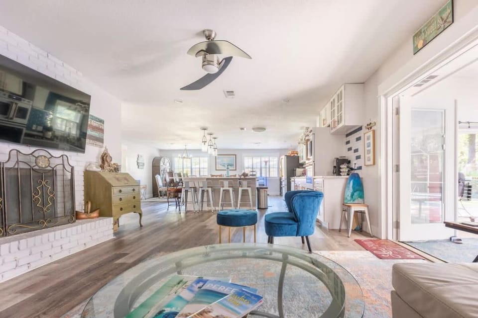 Spacious 5BR Home with Pool and Sauna! Overbrook House in Wright