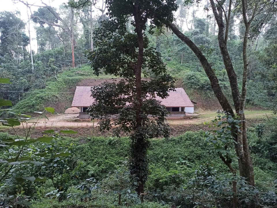 Creek Side House in Karnataka