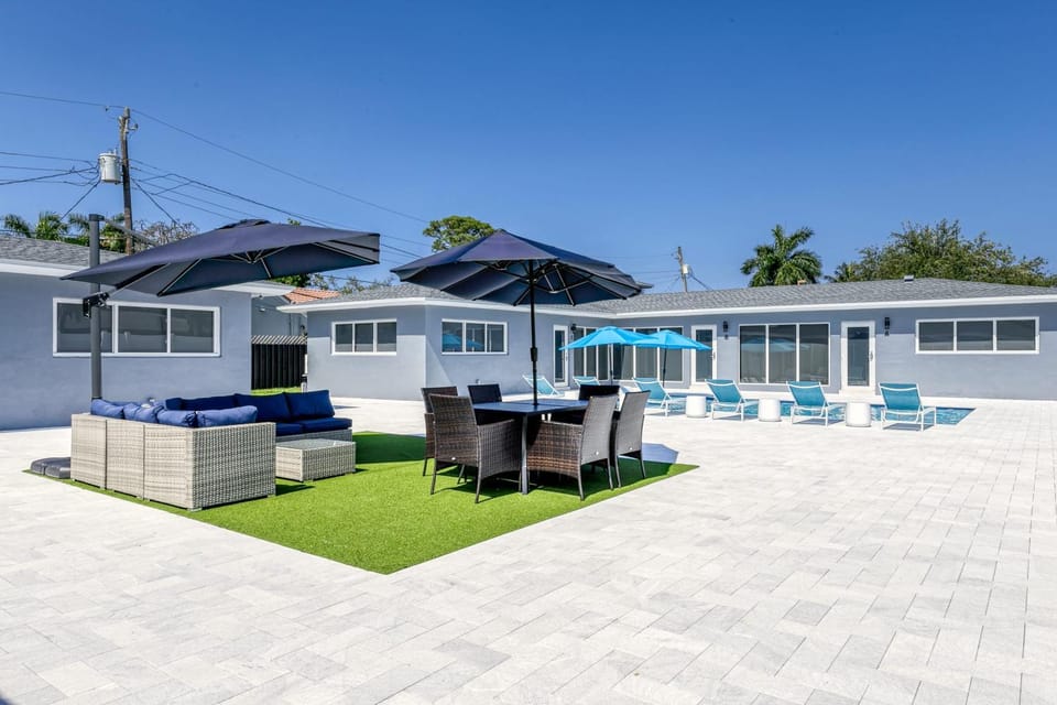 Sunshine Complex Apartment in Wilton Manors