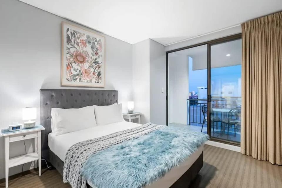 708 Enchanting Urban CBD Oasis 1BR & Balcony Apartment in Perth