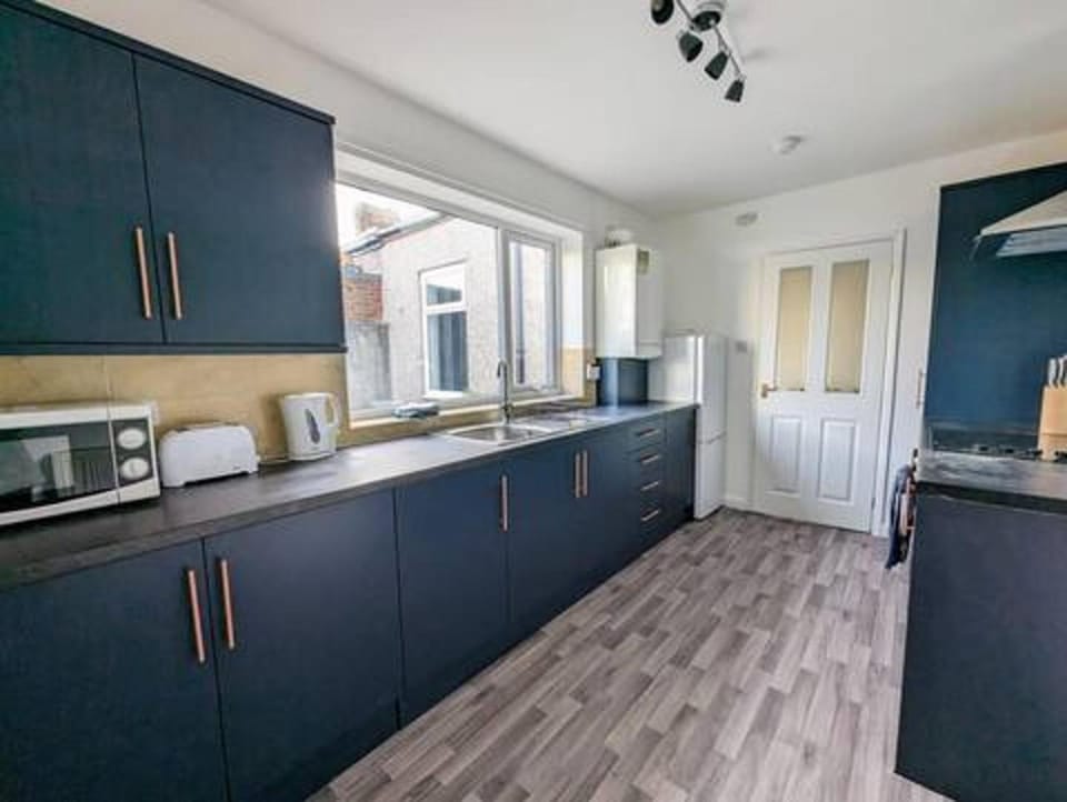 Enjoy 3 BR home perfect for family work & friends Apartment in Sunderland