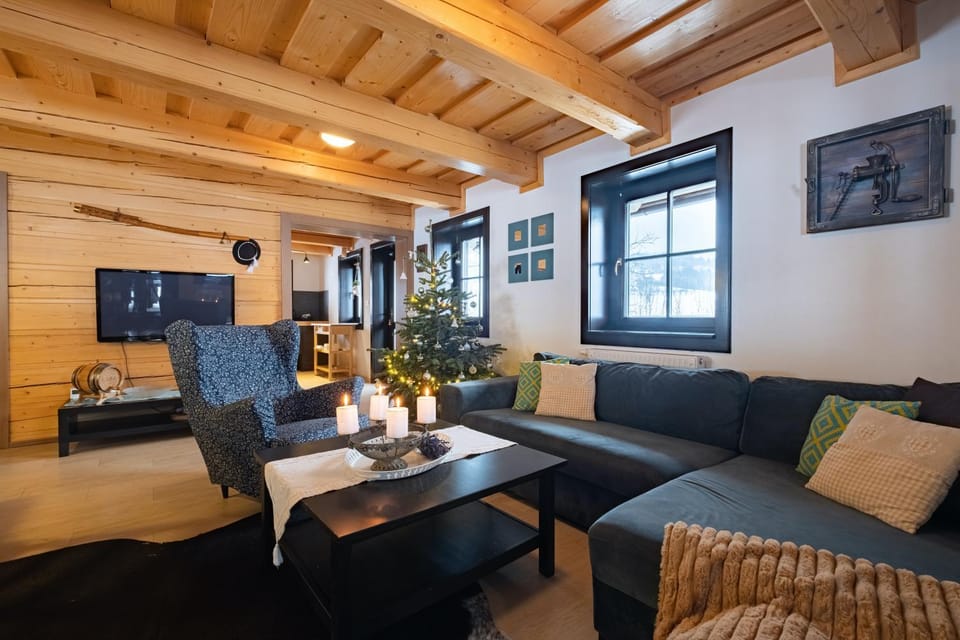 Communal lounge/ TV room, Living room, Seating area