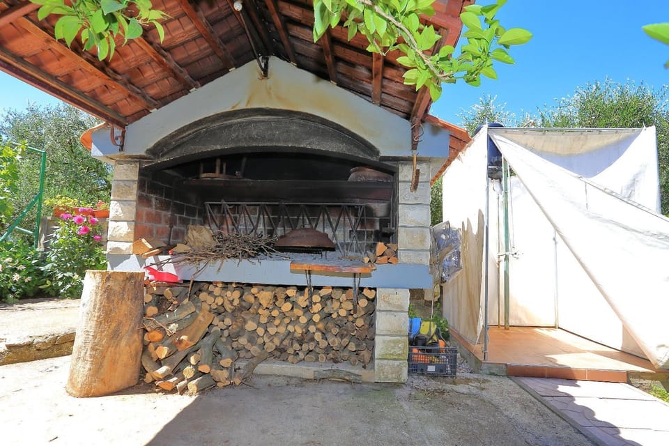 Shower, BBQ facilities