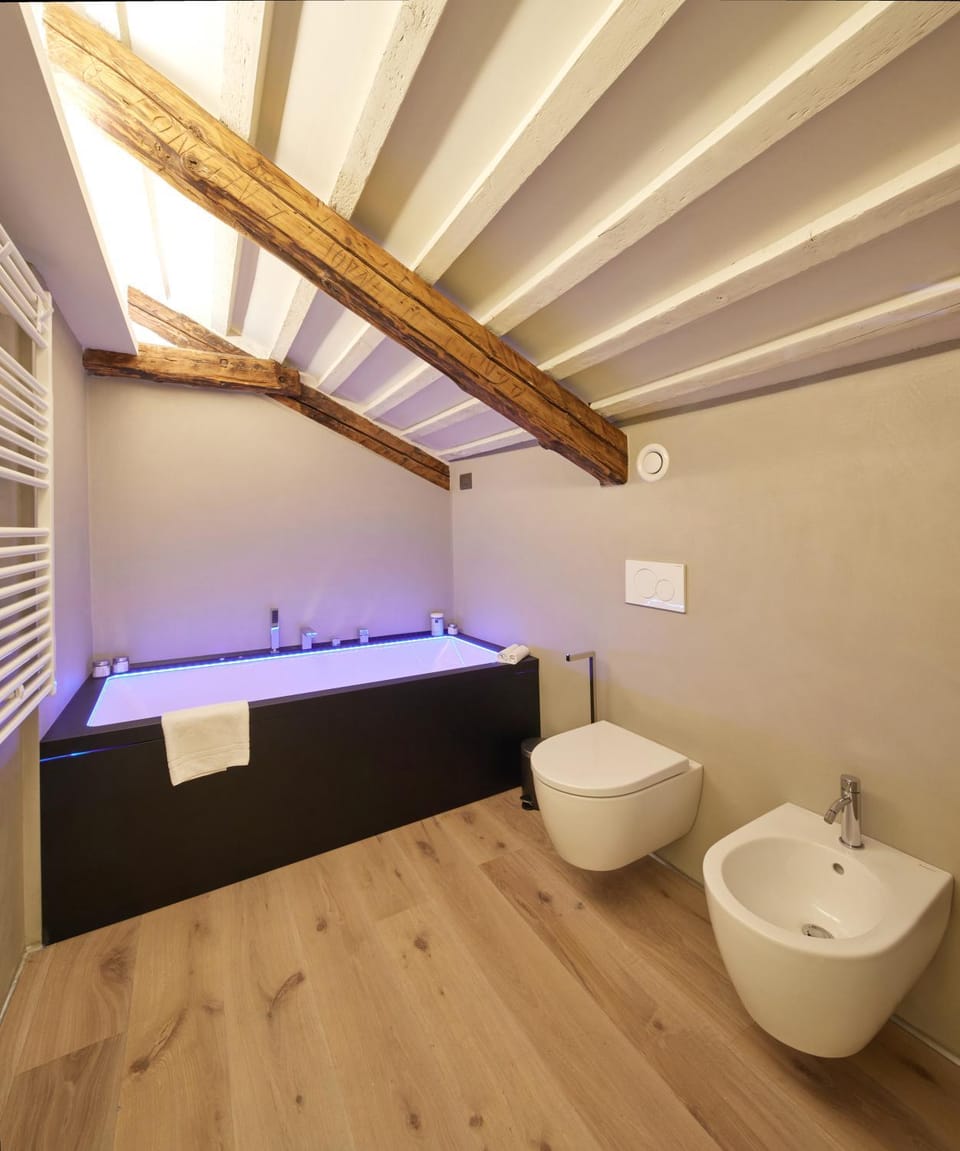 Hot Tub, Bath