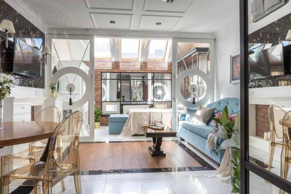 Bed, TV and multimedia, Living room, Seating area