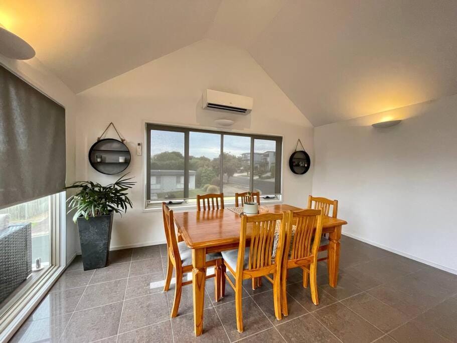Great Ocean Views Torquay House in Torquay
