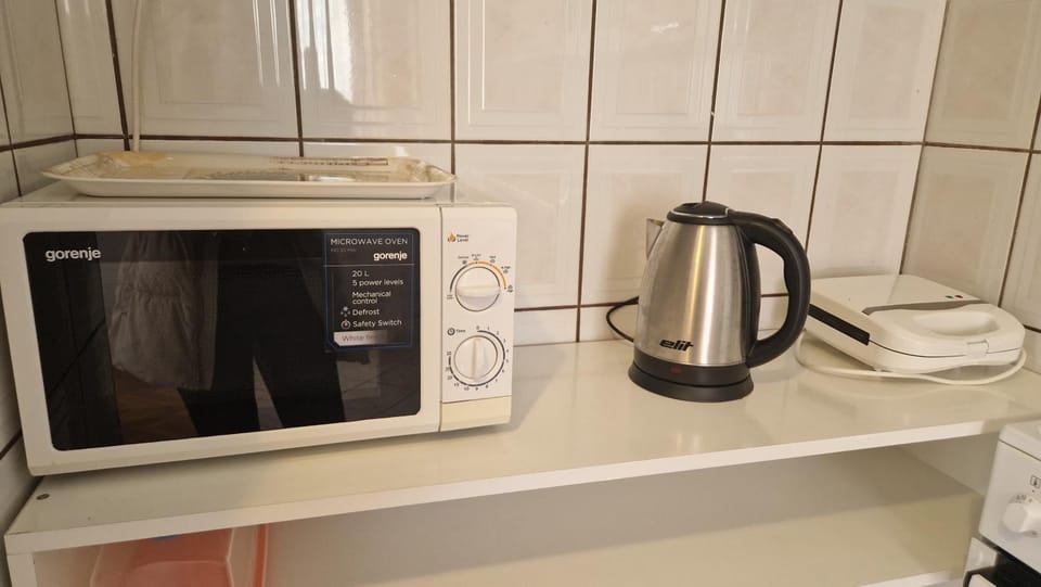 Coffee/tea facilities, microwave, toaster