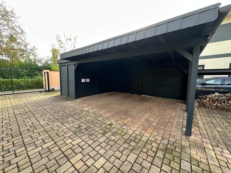 Property building, Day, Parking
