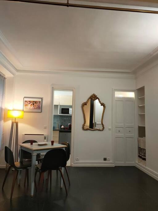 Appartement les Abbesses Apartment in Paris