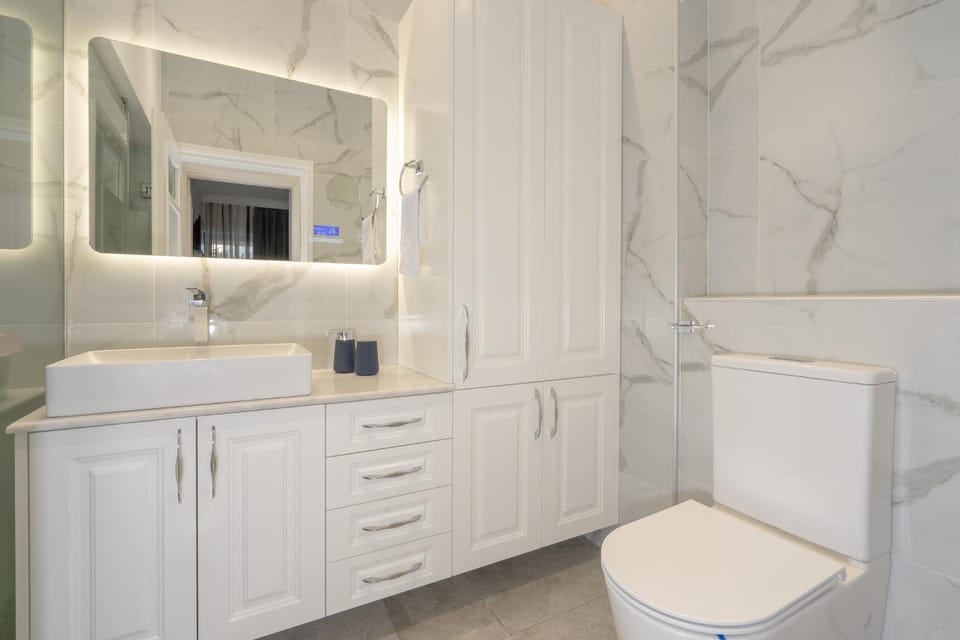 Elegant Oasis 2 BR Apt near the Marina & the Beach Apartment in Alimos