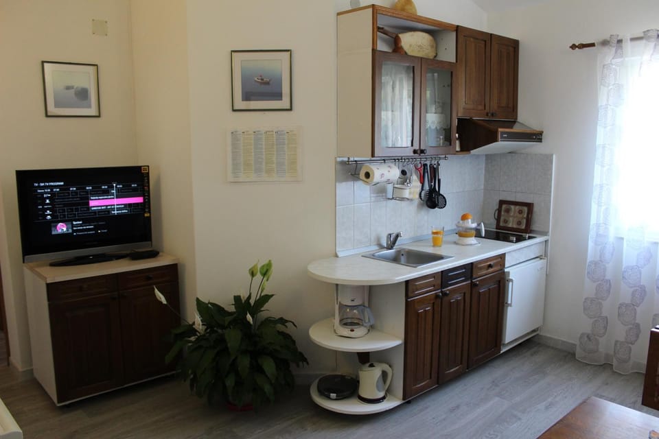Living room, Dining area, kitchen