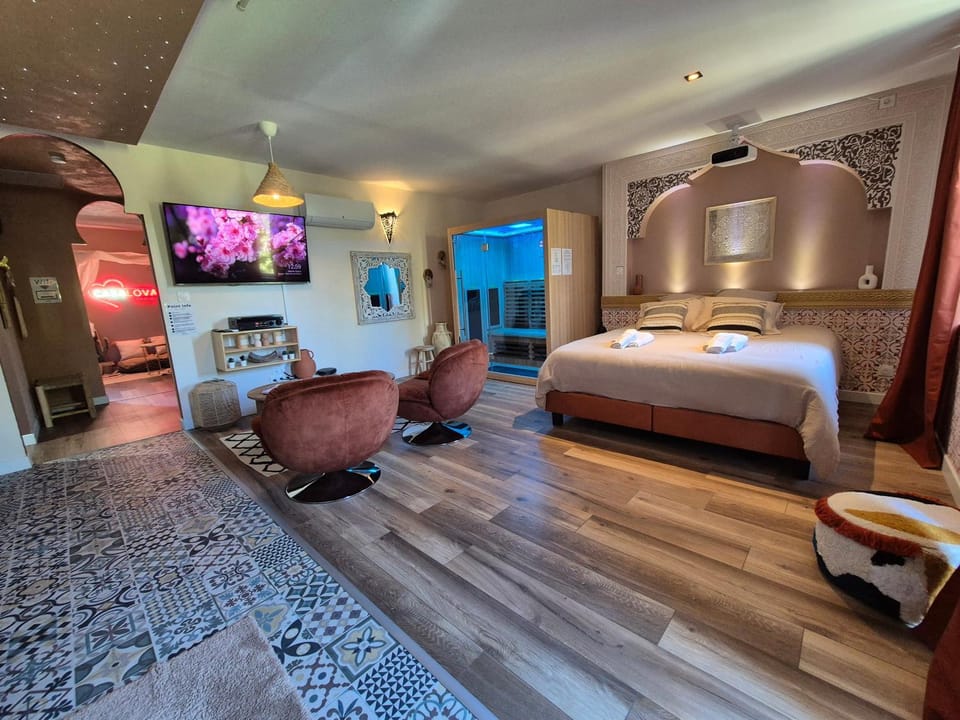 Suite Luxe Spa Balneo Sauna Hammam Projecteur Apartment in Auvergne-Rhône-Alpes
