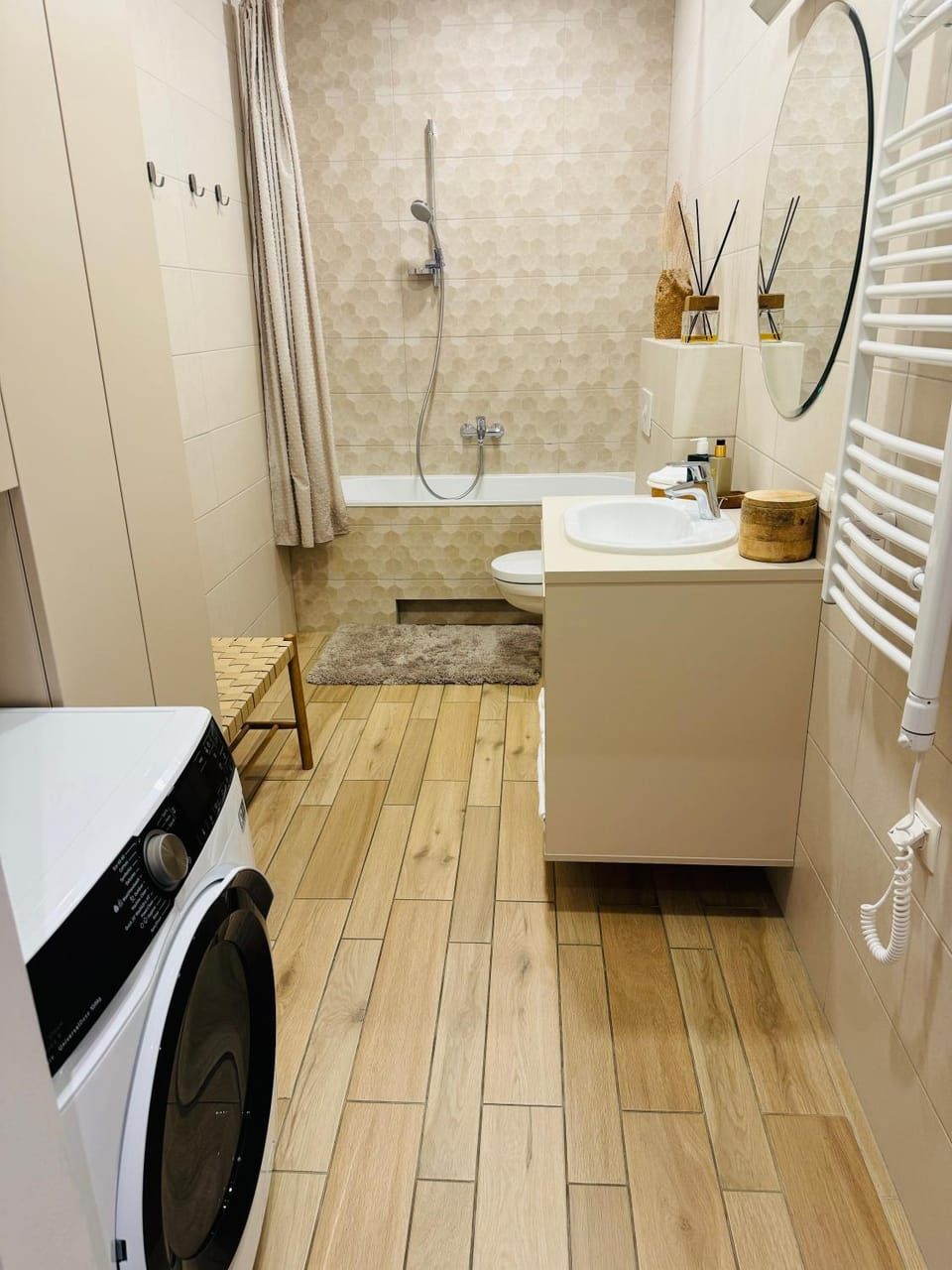 Shower, Bathroom, Bath, towels, washing machine, dryer