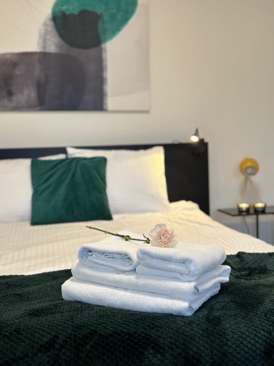 Bed, Bedroom, towels