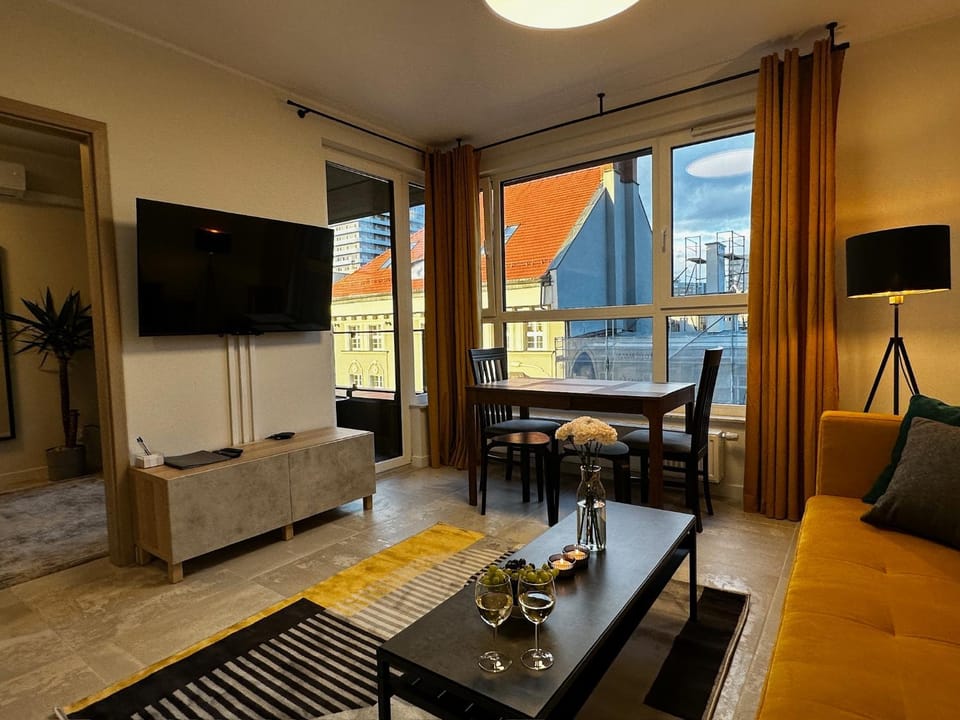 Communal lounge/ TV room, TV and multimedia, Living room, Photo of the whole room, Dining area