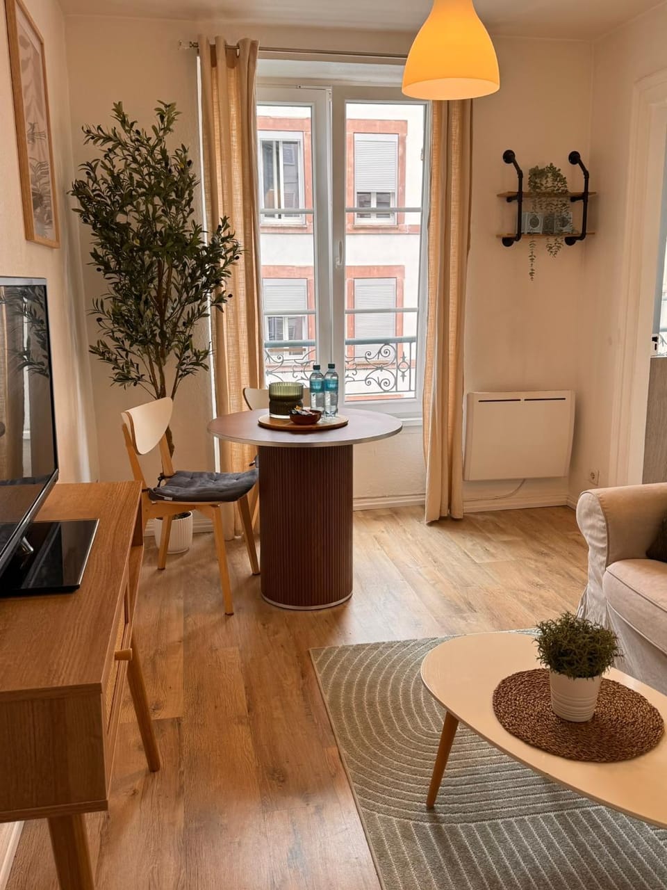 Living room, Seating area, Dining area