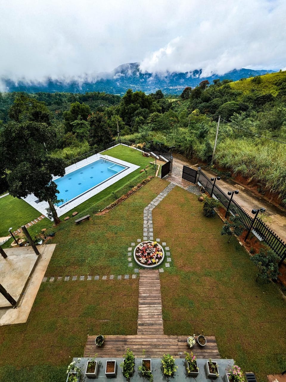 Natural landscape, Garden, Garden view, Mountain view, Pool view, Swimming pool