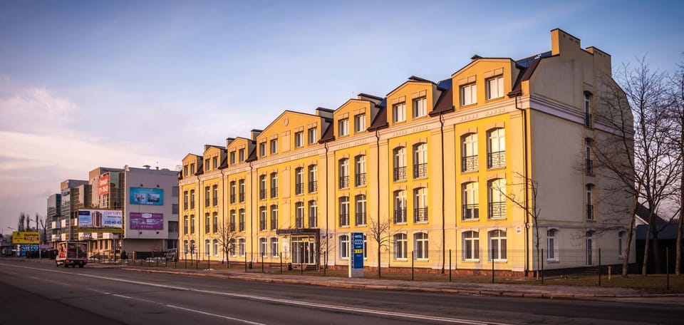 Property building, Neighbourhood, Location