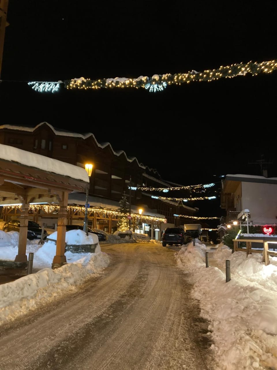 Property building, Neighbourhood, Winter, Street view