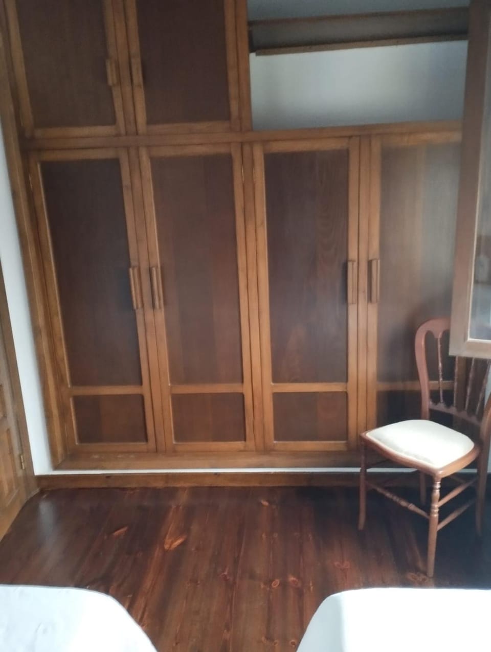 Photo of the whole room, Bedroom, wardrobe
