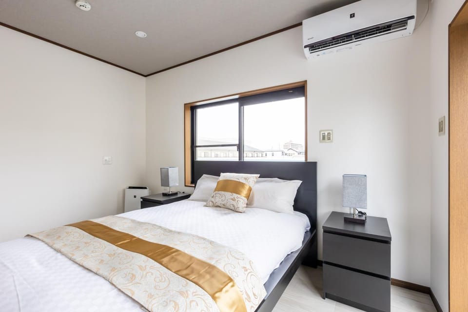 Bed, Photo of the whole room, Bedroom