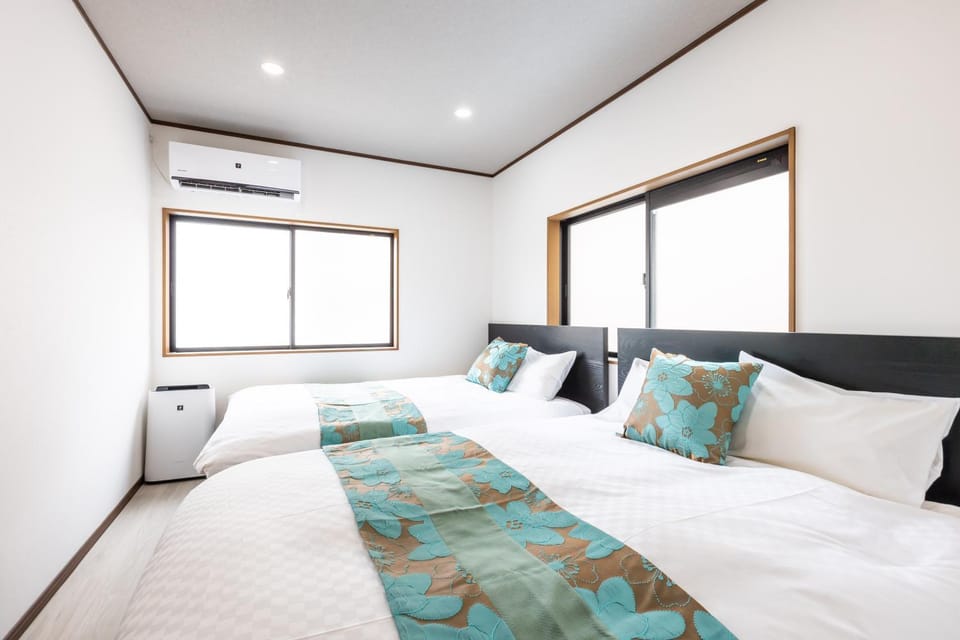 Bed, Photo of the whole room, Bedroom, air conditioner